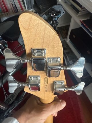 Bajo Yamaha Negro Iniciación + amplificador