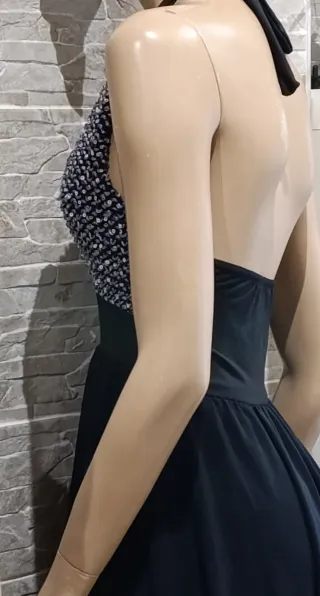 Vestido Negro Halter con Lentejuelas