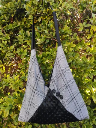 Bolso hecho a mano sostenible