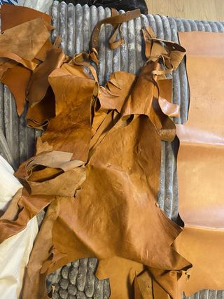 Retales de cuero y piel de caballo, 2,4 kg