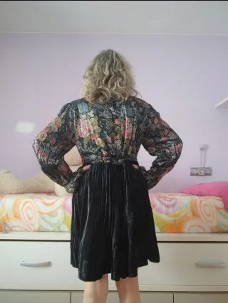 Vestido elegante floral y negro