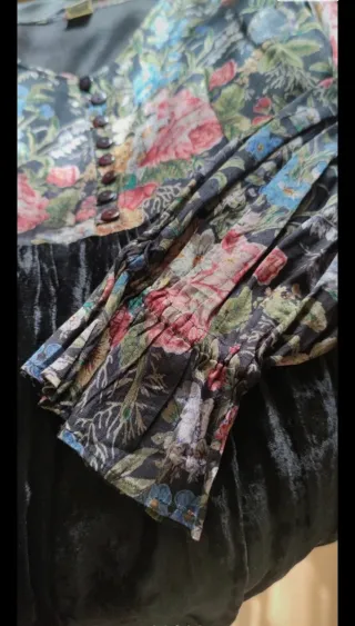 Vestido elegante floral y negro