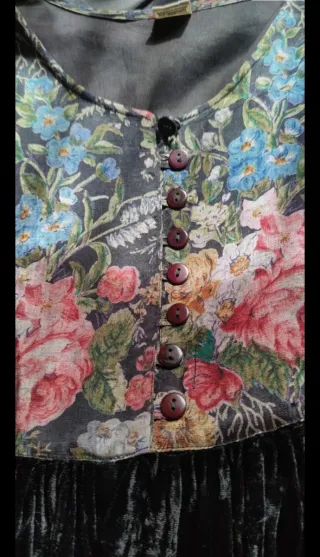 Vestido elegante floral y negro