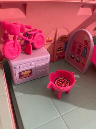 Caravana Bebés Llorones con Piscina y Tobogán.