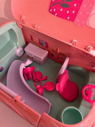 Caravana Bebés Llorones con Piscina y Tobogán.