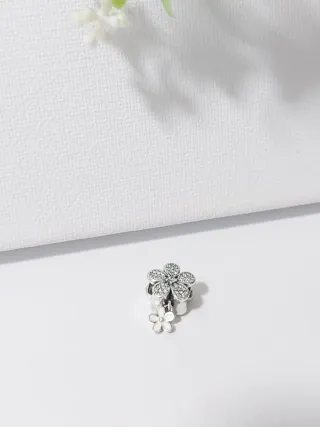 Charm Pandora Flores Plata y Blanco
