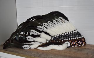 PENACHO DE PLUMAS DE DISFRAZ DE JEFE INDIO