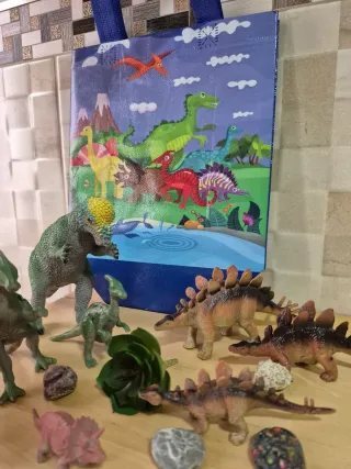 Familia de dinosaurios de juguete
