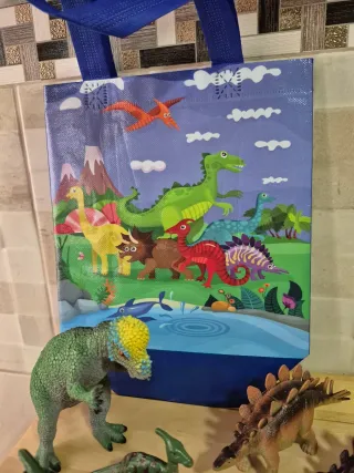 Familia de dinosaurios de juguete