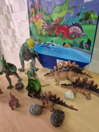 Familia de dinosaurios de juguete