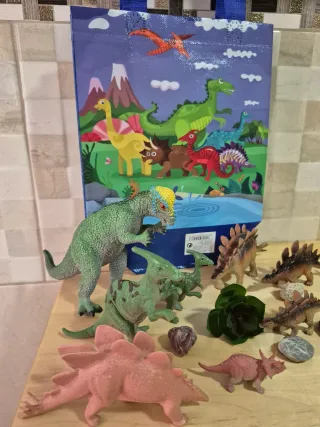 Familia de dinosaurios de juguete