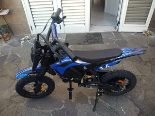 Moto elettrica per bambini 500w da 5 anni in su.