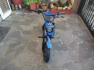 Moto elettrica per bambini 500w da 5 anni in su.