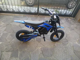 Moto elettrica per bambini 500w da 5 anni in su.