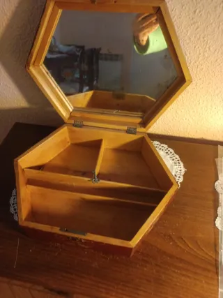 Neceser vintage de madera con espejo interior