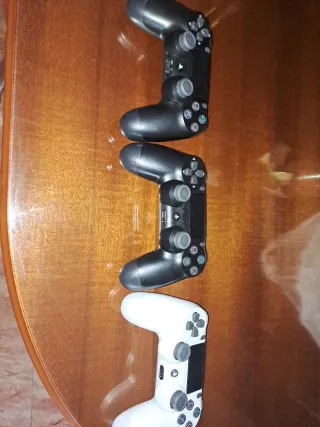 Mandos PS4 V2 (PlayStation 4) Seminuevos