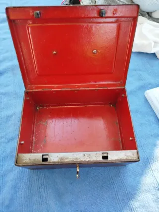 Caja Fuerte Antigua Roja