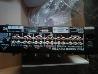 Mesa de mezclas Behringer Profesional DJ