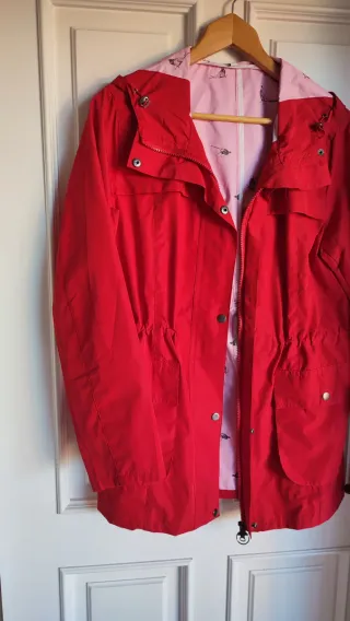 Chubasquero mujer rojo con forro estampado