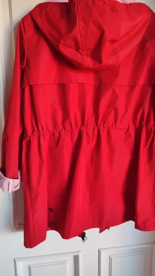 Chubasquero mujer rojo con forro estampado