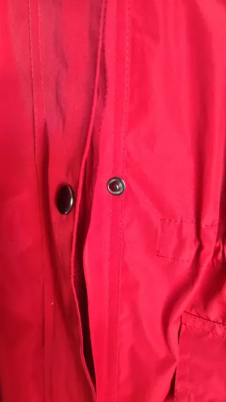 Chubasquero mujer rojo con forro estampado