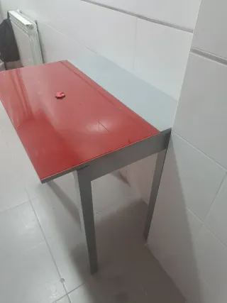 Mesa extensible roja