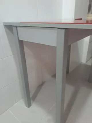 Mesa extensible roja