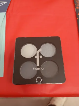 Palette ombretto Flormar grigio e bianco