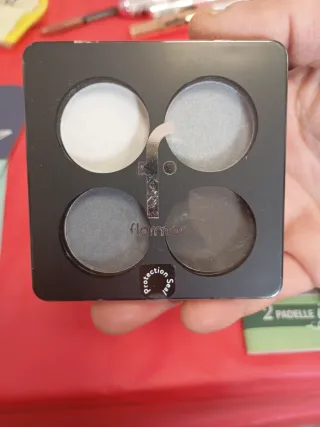Palette ombretto Flormar grigio e bianco