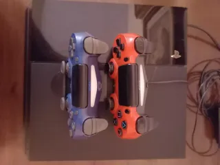 PlayStation 4 PS4 Nera con2 Controller Rosso e ner