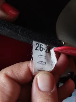 Botas de esquí Rossignol rojas y negras