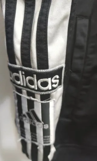 Chaqueta Adidas Bordada Negra y Blanca