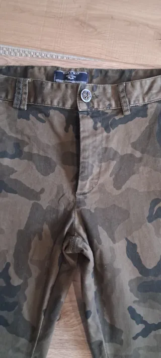 Pantalón camuflaje Zara