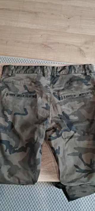 Pantalón camuflaje Zara