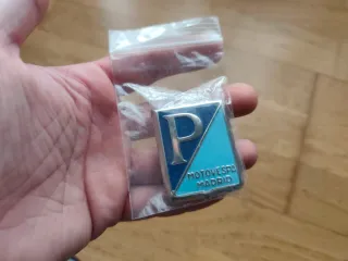 Insignia Piaggio Vespa Madrid