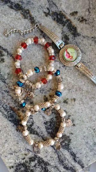 Conjunto Pulseras Perlas y Dijes