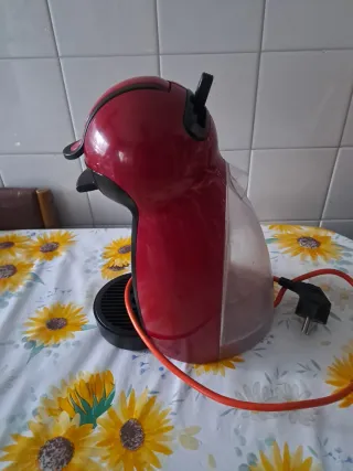 Cafetera Dolce Gusto Roja