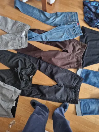 Confezione 13 pantaloni e 2 vestiti taglie S e 38