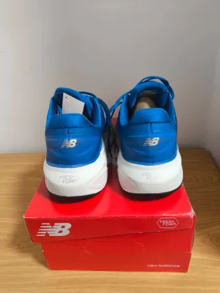 Zapatillas New Balance Azul y Blanco