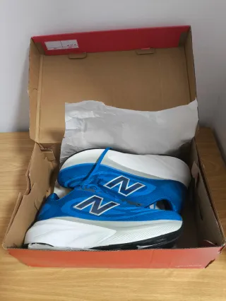 Zapatillas New Balance Azul y Blanco