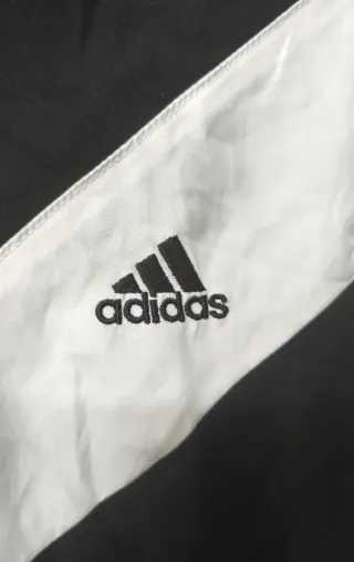 Chaqueta Adidas con Bordado