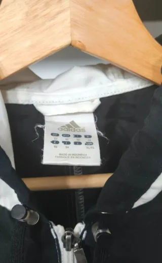 Chaqueta Adidas con Bordado