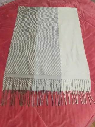 Bufanda suave gris ,crudo y beige