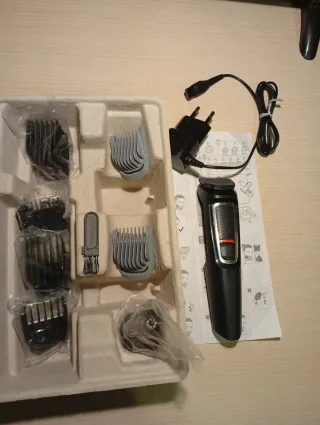 Recortadora de barba y accesorios