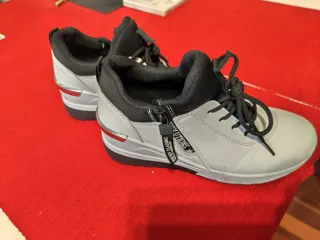 Sneakers sportive bianche e nere