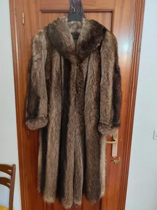 Abrigo de pelo largo marrón