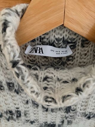 Jersey Zara sin mangas cuello alto