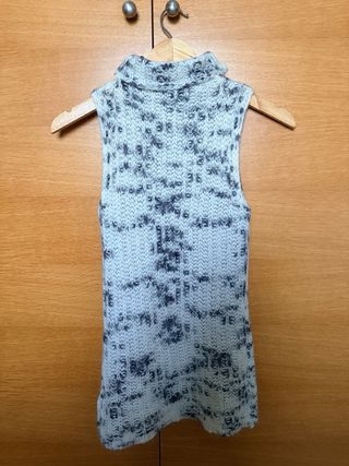 Jersey Zara sin mangas cuello alto