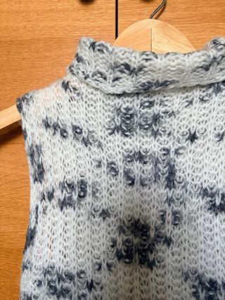 Jersey Zara sin mangas cuello alto