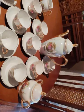 Antico set da caffè in porcellana con fiori